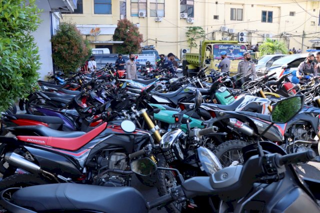 Baru Tiga Hari Operasi Balap Liar di Bulan Ramadhan, Polisi Sudah Amankan Ratusan Sepeda Motor di Makassar 